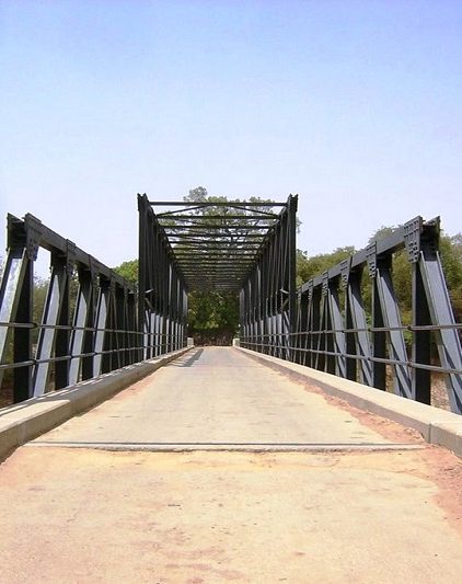 Le pont colonial de Makary 0